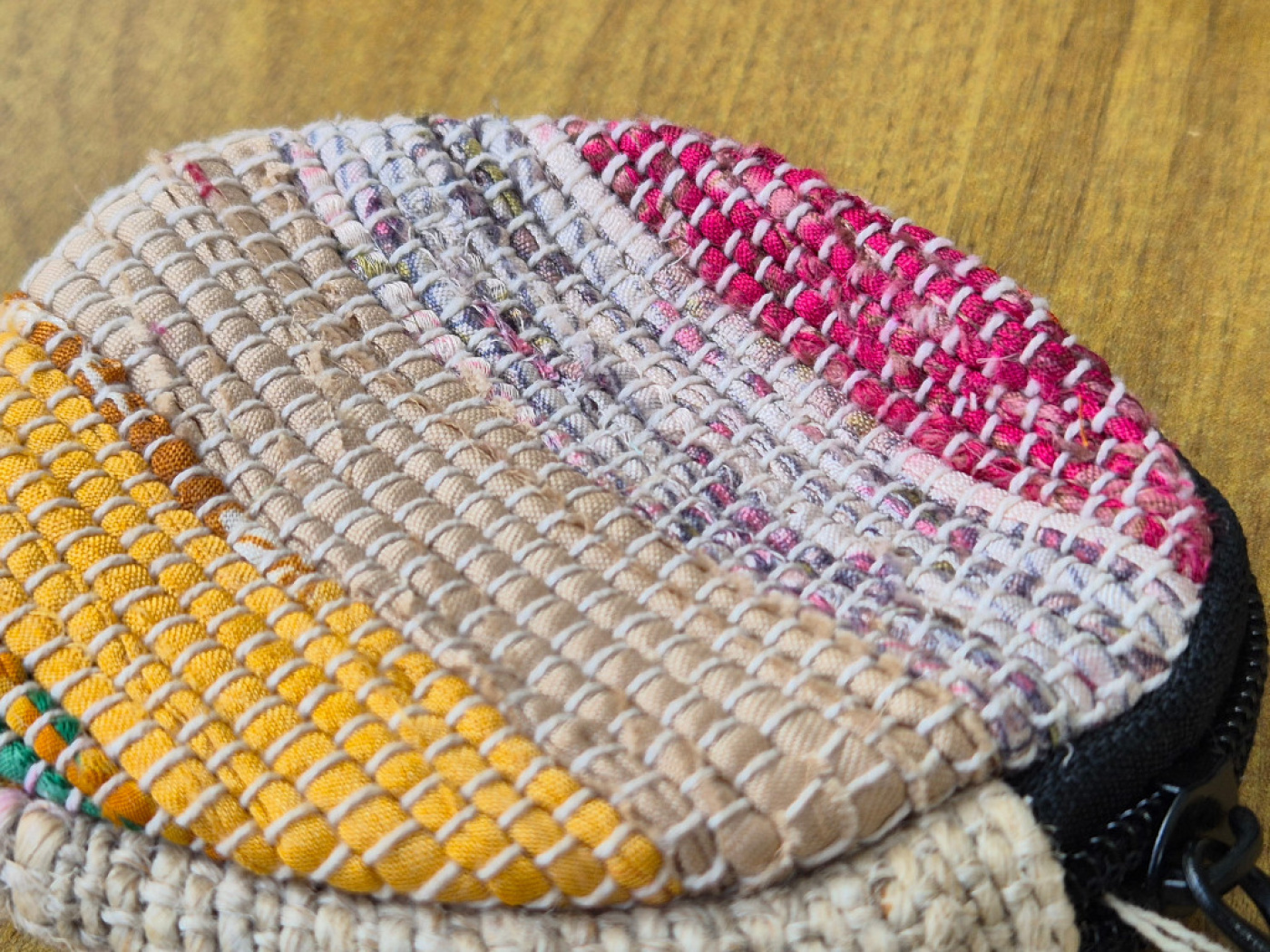 Runder Münzbeutel aus recyceltem Sari & Hanf | Zufallsausführung | LWH, Nepal